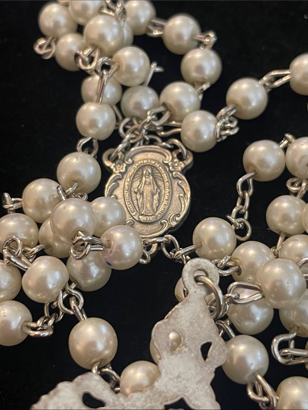Gorgeous vintage Rosary! Italy. Faux pearl cream color! - Picture 3 of 3